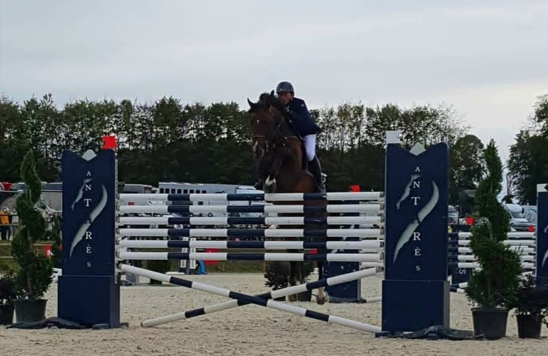 Photo : ETERNITY DU SEIGNEUR et Arnaud Doem sont 3ème dans l’épreuve Six Bar sur 1.80m (DR)