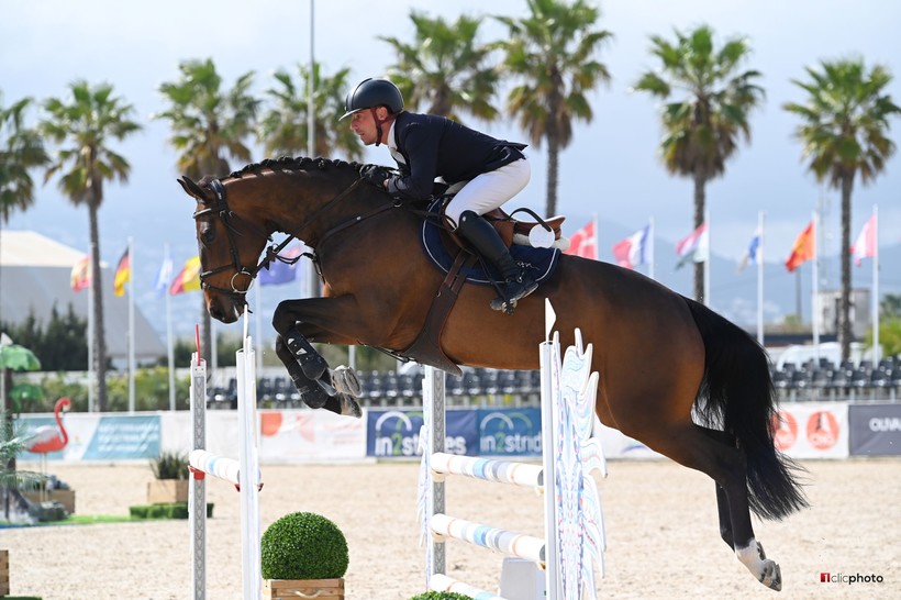 KASTAFIORE-D.B. (Casallco x Diamant de Semilly) s’impose chez les 6 ans au MET d’Oliva (ESP). Son éleveuse Nicole Bouilliart l’a désormais confié au Belge Thierry Goffinet (photo: 1clicphoto)