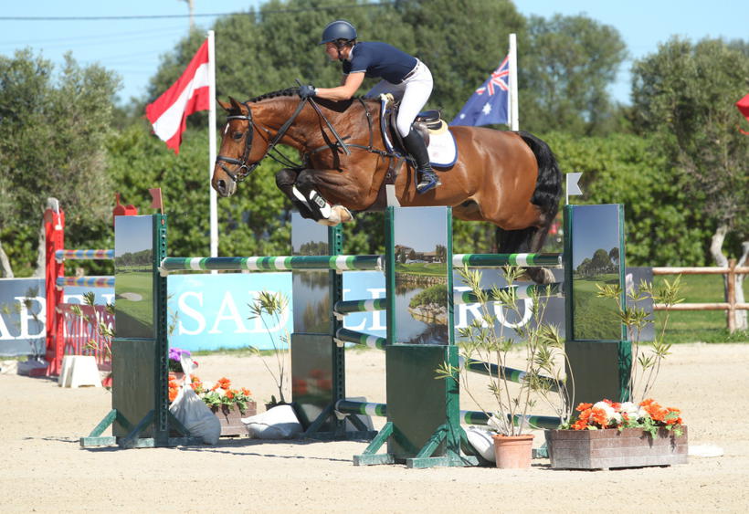 EVERTON DE VILLEE (Arko III/Ogano Sitte – naisseur: X. Hanneton à B-6533 Biercée), étalon approuvé à la monte par le SBS, et Emma Stoker (GBR)