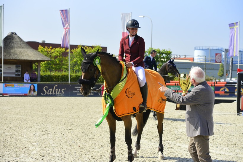 IBIZA VAN DE ZUUTHOEVE (Thunder van de Zuuthoeve) et Odile Gierech l’emportent chez les 7 ans au CSI2* de Lier (FB - Nathalie Beaufort)